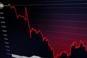 Panični dvigi bitcoina in svarilo: "Padale bodo domine"