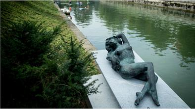 Ljubljana dobila kip Ekvorne, boginje Ljubljane in  Barja #foto