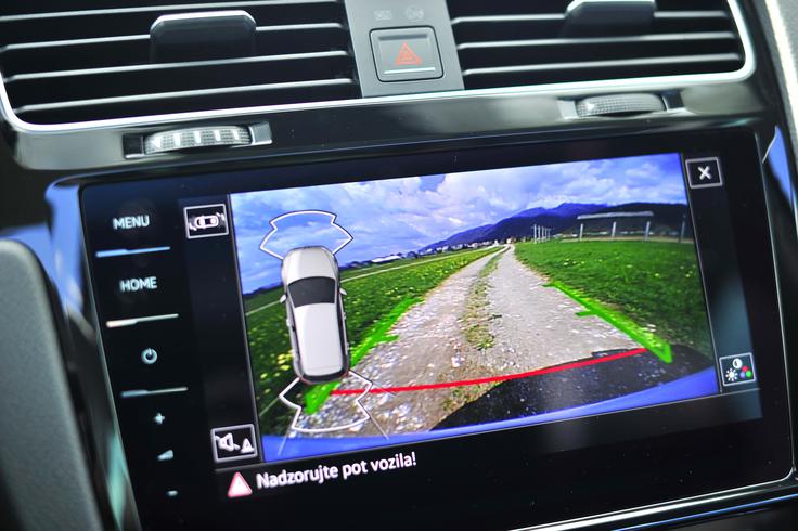 Kakovost vzvratne kamere je odlična, kar je tudi posledica ločljivosti digitalnega zaslona. | Foto: Gregor Pavšič