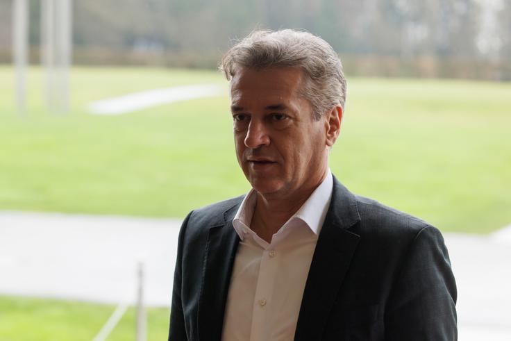 Premier Robert Golob je v pogovoru za TVS leto pred volitvami napovedal, da bosta poleg že sprejetih reform v prihodnjih mesecih pod streho tudi stanovanjska in pokojninska.  | Foto: STA