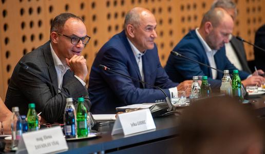 Koalicija razkrila prve velike projekte: od JEK 2 do sprememb na RTV #foto