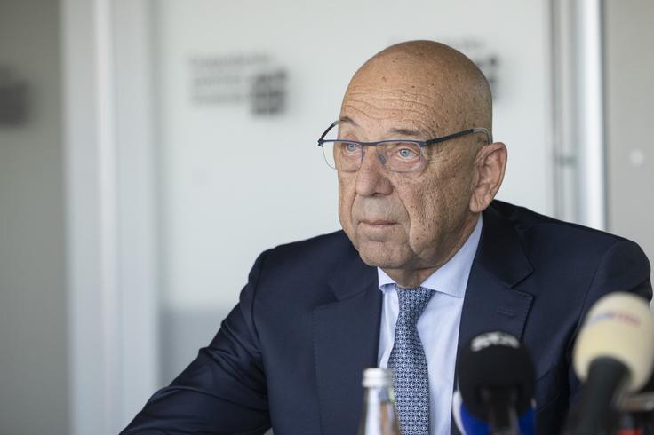 "Slovenija potrebuje stabilno in razvojno naravnano vlado s politiki, ki iskreno razumejo vlogo in pomen gospodarstva za razvoj celotne družbe in se tega tudi zavedajo," je opozoril predsednik Gospodarske zbornice Slovenije (GZS) Tibor Šimonka. | Foto: STA