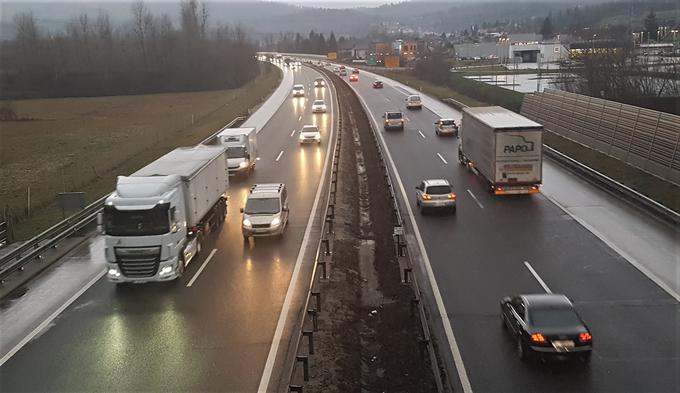 V praksi lahko uporabo komunikacije med vozili in cestno infrastrukturo pričakujemo po letu 2020. | Foto: Gregor Pavšič