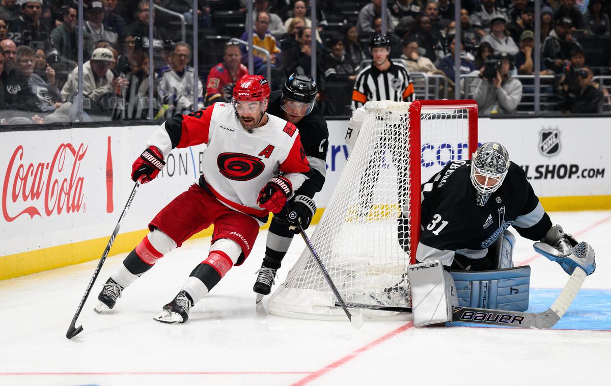 Carolina Hurricanes | Hokejisti Caroline so s 4:3 premagali Los Angeles Kings. Anže Kopitar zaradi poškodbe ni igral.  | Foto Reuters