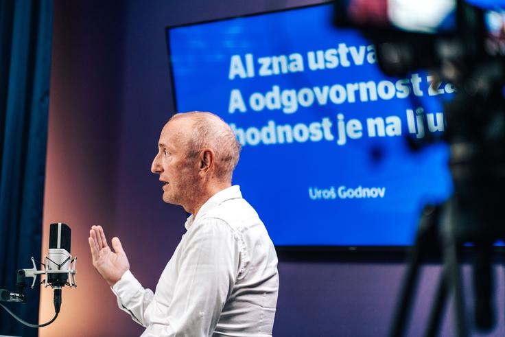 "Če me danes vprašate, kam naj usmerimo otroke, vam povem – v vodovodne inštalaterje. Ta poklic bo še nekaj časa varen," opozarja Godnov. | Foto: Jan Lukanović