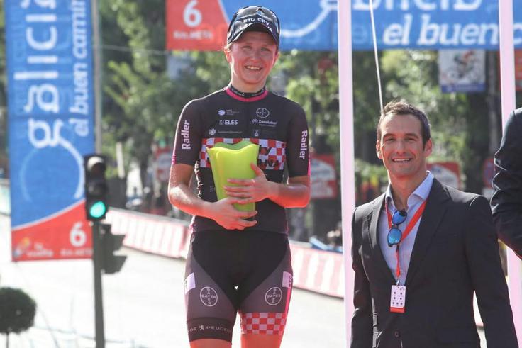 Na zmagovalnem odru dirke Madrid Challenge by la Vuelta leta 2016. | Foto: osebni arhiv Mie Radotić