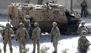V napadu v Afganistanu ubitih šest vojakov Nata