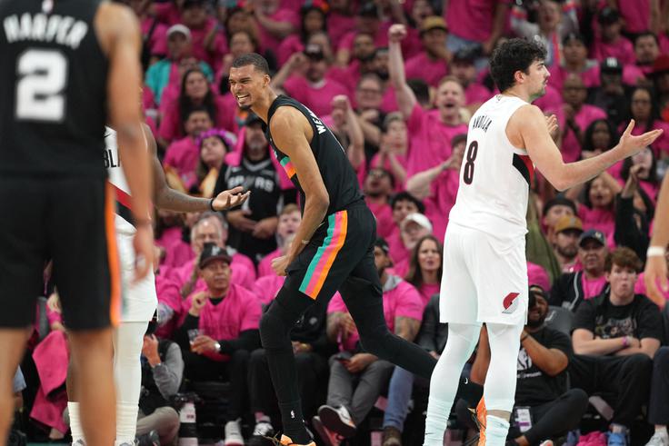 Victor Wembanyama je dosegel 35, Deni Avdija pa 30 točk. | Foto: Reuters