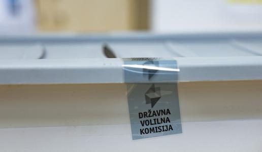 Do 10. ure skupno 53 obvestil o domnevni kršitvi volilnega molka