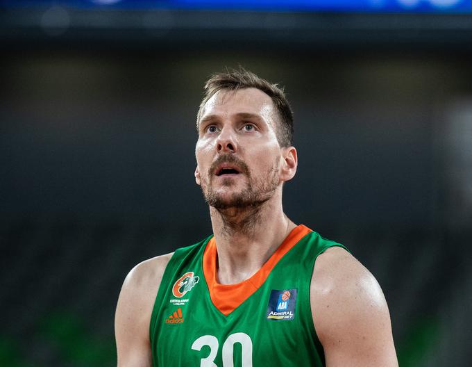 Zoran Dragić je dosegel 12 točk. | Foto: Nik Moder/Sportida