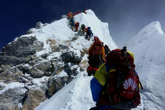 Mount Everest | Na Everest se je prejšnji teden v enem samem dnevu povzpelo 274 ljudi, s čimer je bil postavljen nov rekord za vzpone na to goro iz Nepala. | Foto Guliverimage
