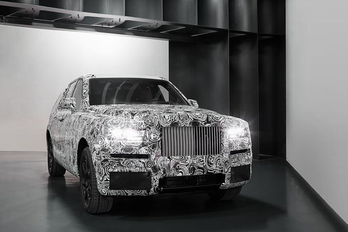 Rolls-Royce se izogiba oznaki SUV, saj cullinana opisuje kot od tal dodatno dvignjeno vozilo, ki je primerno za vožnjo po vseh terenih. | Foto: Rolls Royce