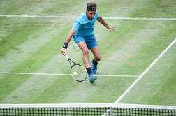 Federer uspešno začel sezono na travi, Nadal odpovedal Queens, Jakupovićeva slavila