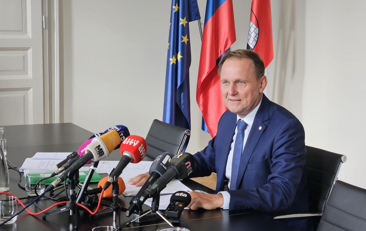 Samo Peter Medved | KPK je postopek zoper Sama Petra Medveda začela na podlagi prijave iz oktobra 2023, v kateri so mu očitali kršitve pravic zaposlenim na mestni občini, zahteval pa naj bi tudi uničenje uradnega dokumenta.  | Foto STA
