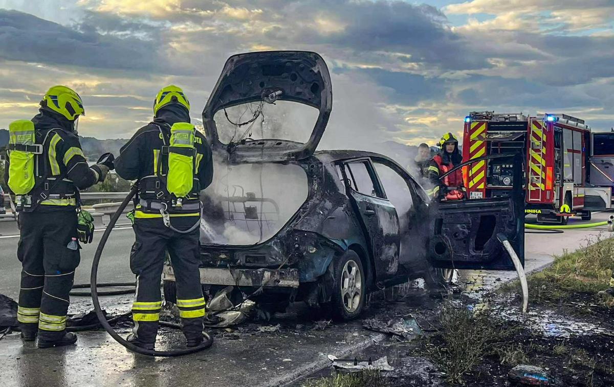 Požar električnega vozila | Zagorelo je osebno električno vozilo.  | Foto PGD Vrhnika/FB