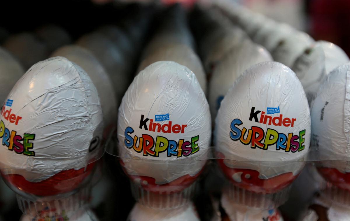 Kinder izdelki Ferrero | Po podatkih AFSCA je bilo v Evropi v zadnjih mesecih zabeleženih več kot 100 primerov zastrupitev s prehrano, povezanih s salmonelo, ki lahko vključujejo omotico, bruhanje in druge želodčne težave, pa tudi visoko temperaturo ter druge znake. | Foto Reuters