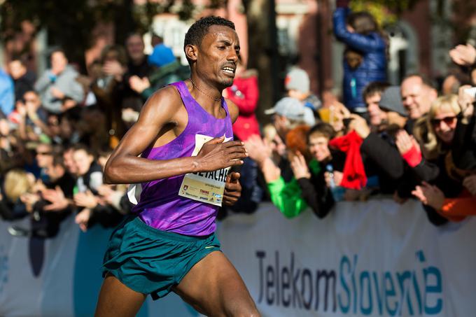 Getachew Limenih z 2:08:19 drži uradni rekord ljubljanskega maratona. | Foto: Vid Ponikvar