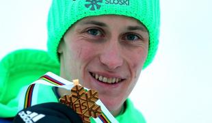Zakaj je Peter Prevc dobil medaljo v obliki snežinke?