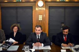 Del civilne družbe poziva DZ k prekinitvi postopka sprememb referendumske ureditve