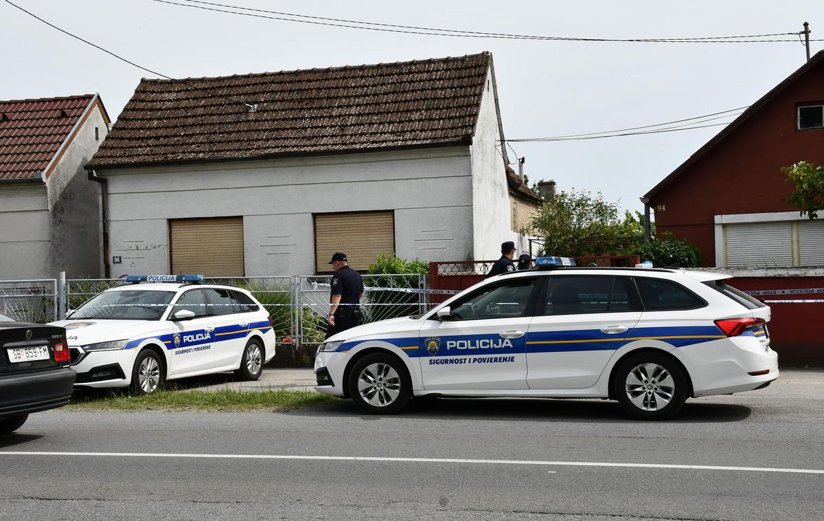 policija Slavonski Brod | Trupla so prepeljali na patologijo Splošne bolnišnice Sisak, kjer bodo opravili obdukcijo in ugotovili natančen vzrok smrti. V teku je tudi kriminalistična preiskava, v kateri ugotavljajo okoliščine tega dogodka. Fotografija je simbolična. | Foto Pixsell/Ivica Galovic