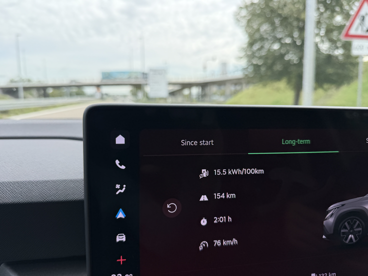 Poraba je kljub daljši vožnji z najvišjo hitrostjo komaj dosegla 15 kWh na sto kilometrov. | Foto: Gregor Pavšič