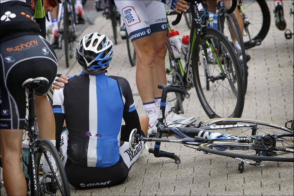 Huda nesreča prekinila Gran Fondo: več deset poškodovanih, sedem v bolnišnici
