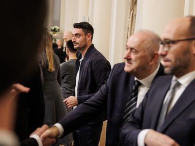 Predsednik NZS klepetal z Albertom Riero, Slovenija zastrigla z ušesi