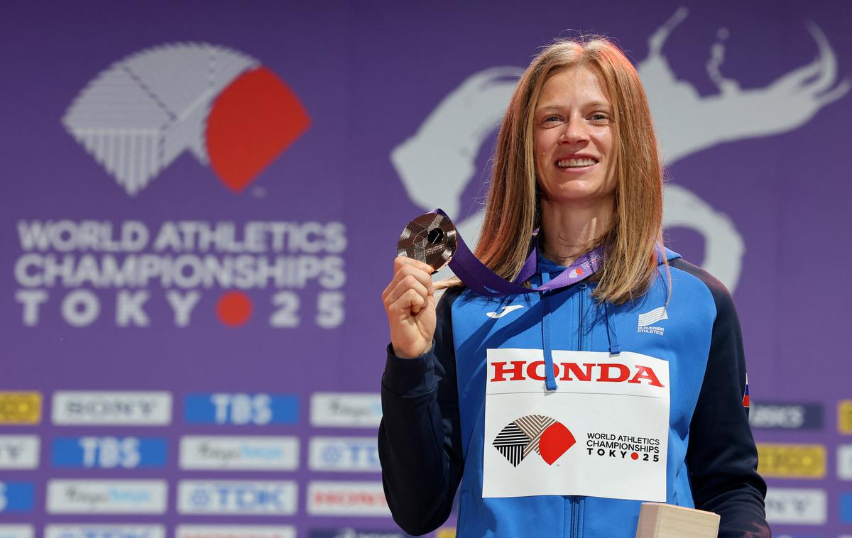 Tina Šutej, SP | Tina Šutej je prejela zasluženo odličje. | Foto Reuters