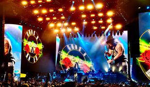 Pearl Jam in Guns N' Roses med dobitniki državnih posojil