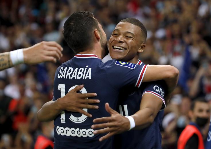 Veselje Pabla Sarabie in Kyliana Mbappeja po zadetku španskega reprezentanta, po katerem je PSG povedel s 4:2. | Foto: Reuters