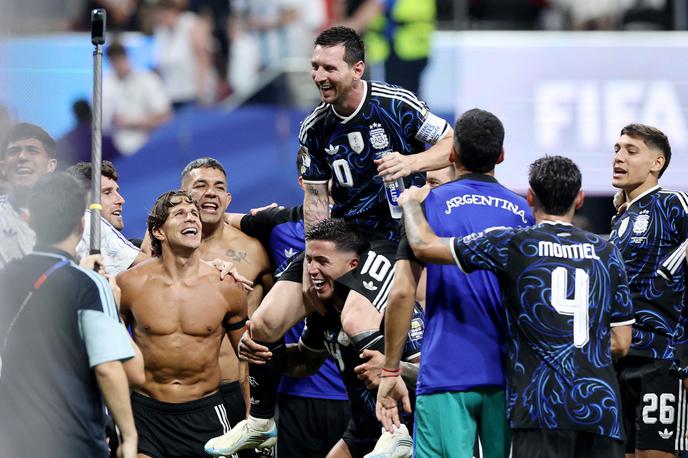 Argentina Anglija | "Podaljšan odmor med polčasoma nedeljskega finala svetovnega prvenstva bi lahko povečal tveganje za poškodbe igralcev." | Foto Reuters
