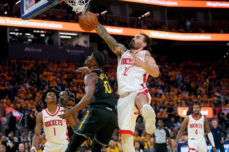 Med morebitnimi tarčami Lakersov naj bi bil Steven Adams. | Foto: Reuters