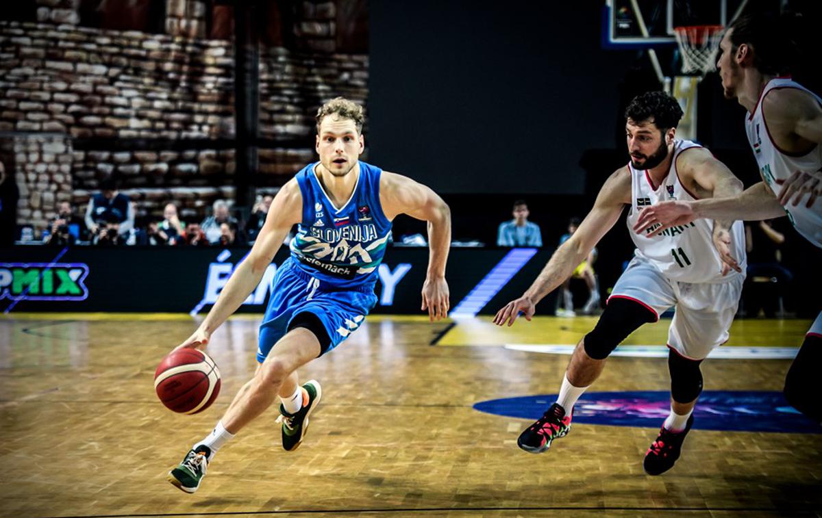 Madžarska : Slovenija, slovenska košarkarska reprezentanca | Jaka Blažič je bil na prvi tekmi na Madžarskem z 18 točkami najboljši strelec Slovenije.  | Foto FIBA