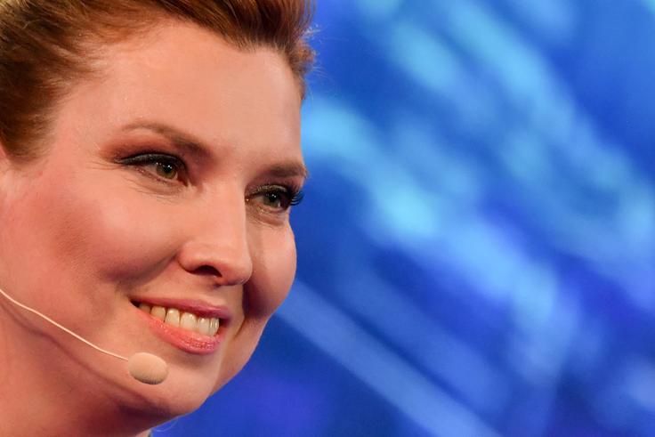 Olga Skabejeva se veseli potencialnega novega sveta, v katerem velesile počnejo, kar jih je volja. "Združene države Amerike si lahko v tem novem svetu prilastijo zahodno poloblo, Rusija pa bo vzela vse preostalo," je dejala v svoji zadnji oddaji. | Foto: Profimedia