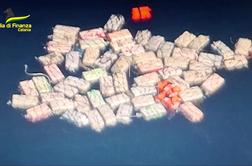 Neverjetni zaseg: Italijani sredi morja našli za 400 milijonov evrov kokaina #video