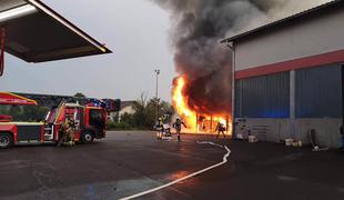 V požaru na Ižanski cesti za 150 tisoč evrov škode #video