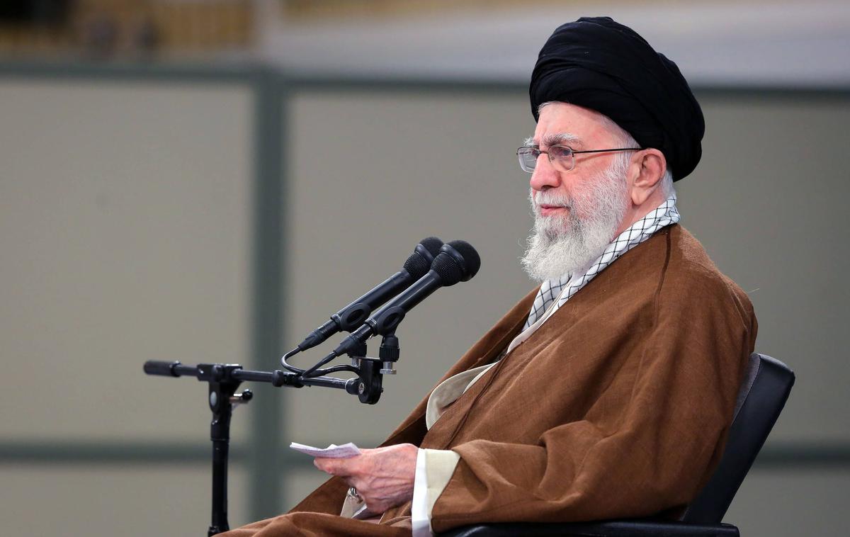 Ali Hamenej | Vrhovni iranski verski voditelj, ajatola Ali Hamenej, naj bi na nujnem zasedanju iranskega vrhovnega sveta za nacionalno varnost v sredo zjutraj  že izdal ukaz za neposredni napad na Izrael.   | Foto Guliverimage