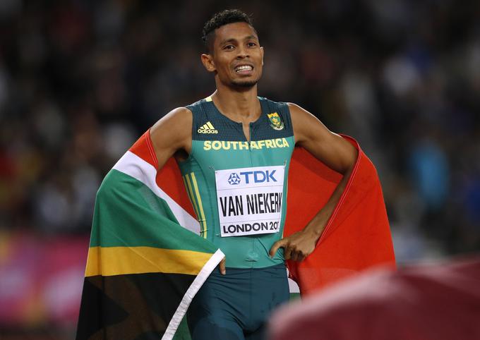 Wayde Van Niekerk je prvi del naloge odlično opravil. Čaka ga še nastop na 200 metrov. | Foto: Reuters