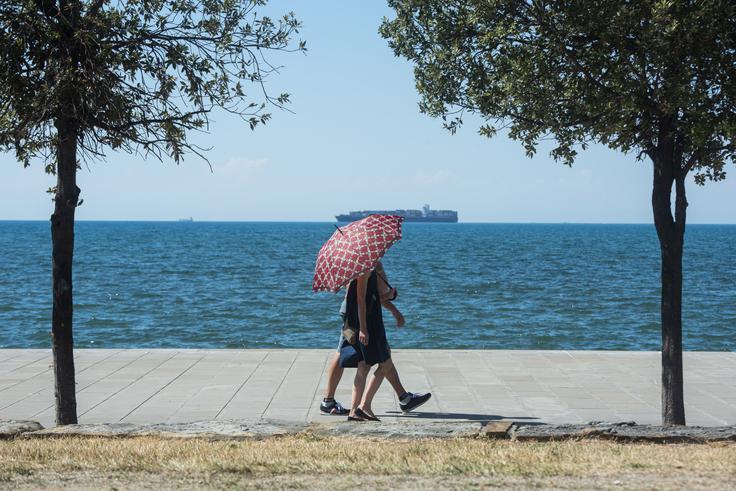 Primeri zbiranja sredstev pod pretvezo so zelo pogosti na turističnih točkah, tudi na Obali. | Foto: STA