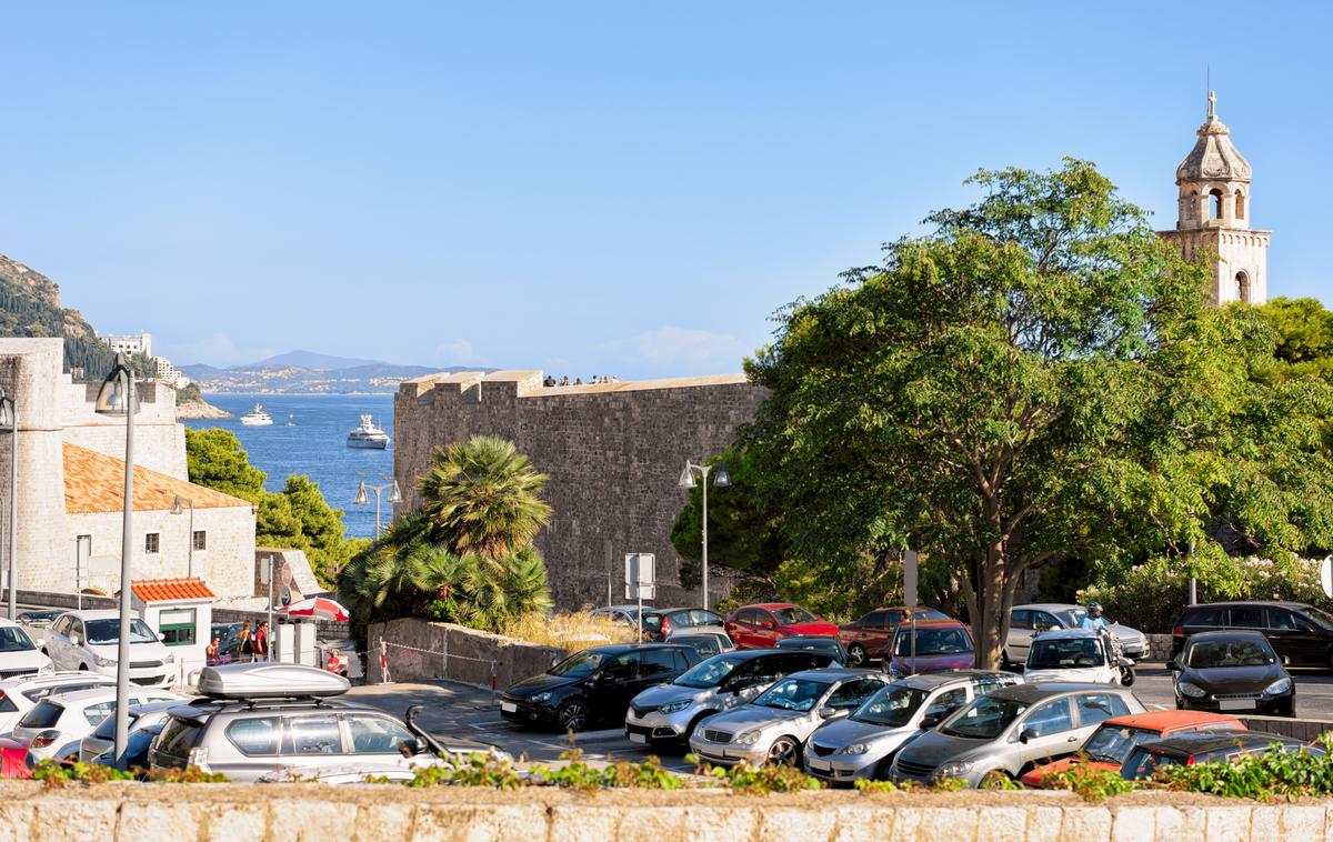 Parkirišče Dubrovnik | Cene parkirišč v Dubrovniku so se podražile že drugič v dveh mesecih.  | Foto Guliverimage