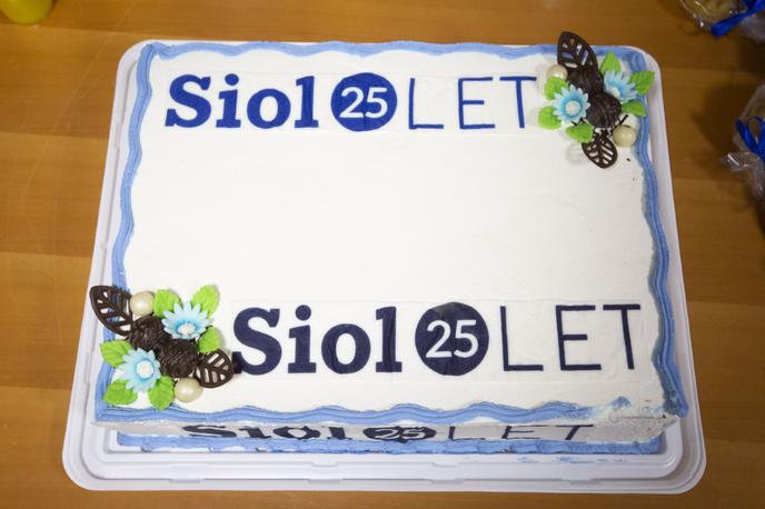 torta, 25. let Siol.net | Sladek opomnik na našo obletnico – četrt stoletja | Foto Bojan Puhek
