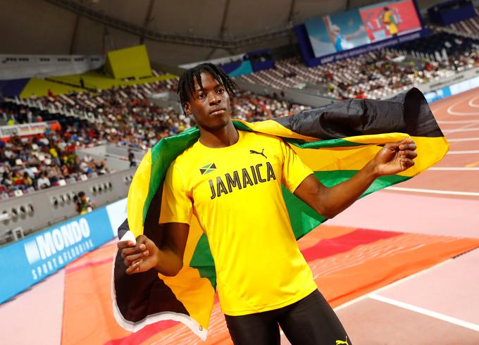 Jamajčan Tajay Gayle je ob debiju na velikih tekmovanjih v finalu za kar 37 centimetrov popravil osebni rekord in senzacionalno postal svetovni prvak v skoku v daljino. | Foto: Reuters