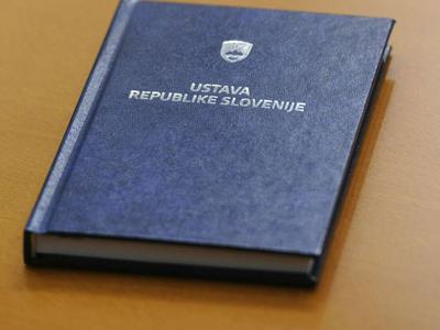 Za ustavo za prvošolčke in dijake bo ministrstvo odštelo okoli 17 tisoč evrov