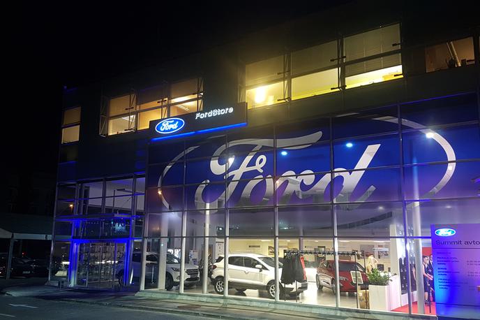 Ford Store Ljubljana | Ford je včeraj v Ljubljani odprl svoj prenovljeni osrednji prodajni salon v Sloveniji. Njegova zasnova je usmerjena k večji interakciji s strankami. | Foto Gregor Pavšič