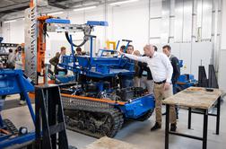 PeK Automotive bo robote proizvajal v novih prostorih v Logatcu #video #foto