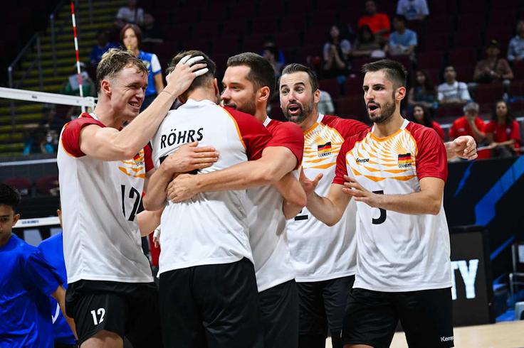 Nemci po zmagi nad Čilom ohranjajo upe. | Foto: Volleyball World
