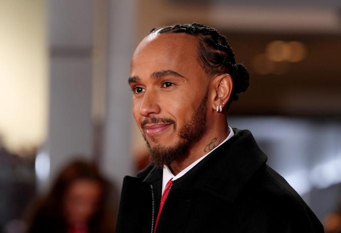 Med zadnjimi je na predstavitev po rdeči preprogi prišel britanski zvezdnik Lewis Hamilton. | Foto: Reuters