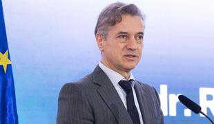 Golob: Izziv, ki ga rešujemo, ostaja