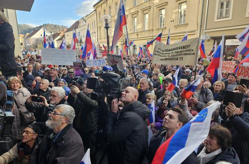 Svoboda: Grobi politični pritiski na sodstvo kot enega od neodvisnih stebrov oblasti nesprejemljivi #video