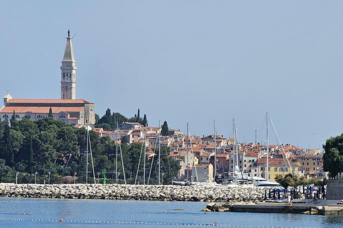 Rovinj | Po predlogu načrta, ki je trenutno v javni obravnavi, Rovinj namerava za najmanj dve leti ustaviti izdajanje dovoljenj za nove apartmaje v središču mesta in okolici starega mestnega jedra. | Foto STA